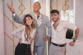 222538_350_MTD Dwayne Johnson with Influencers_DUB_MmeTussauds_2024-08.JPG